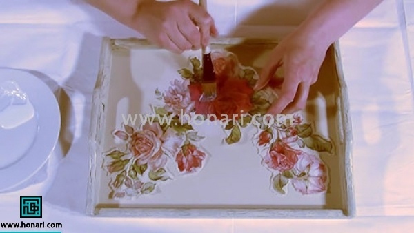 آموزش دکوپاژ روی سینی چوبی