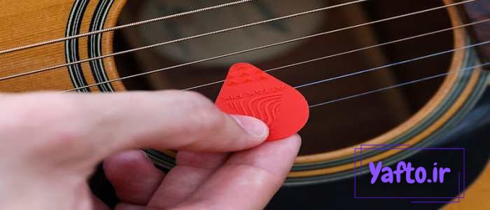 نحوه گرفتن پیک گیتار در دست