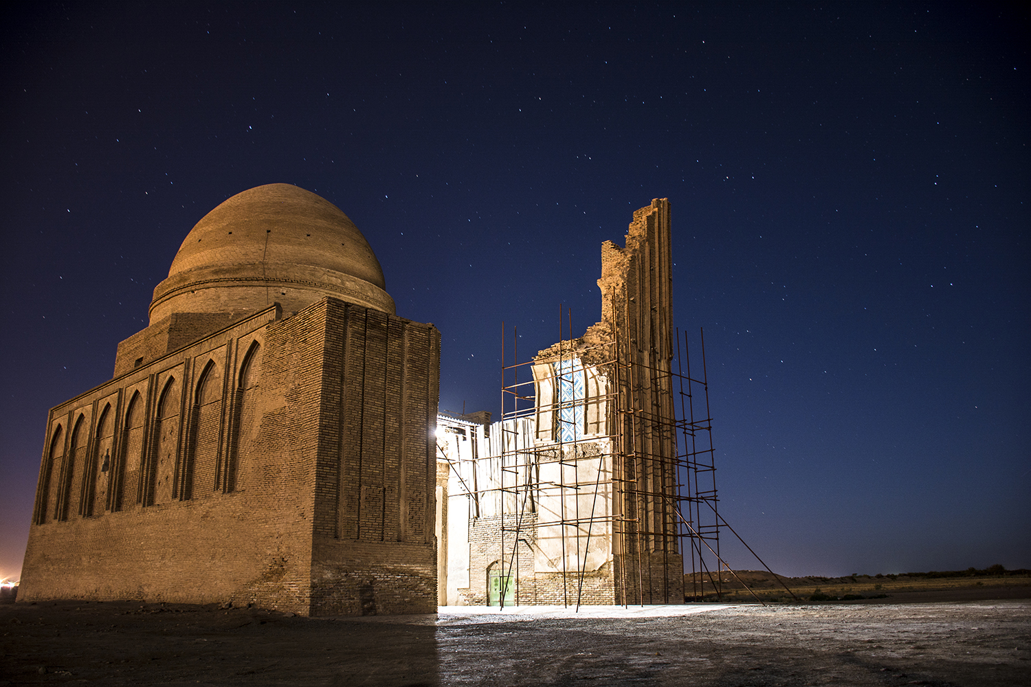 قبر لقمان حکیم کجاست