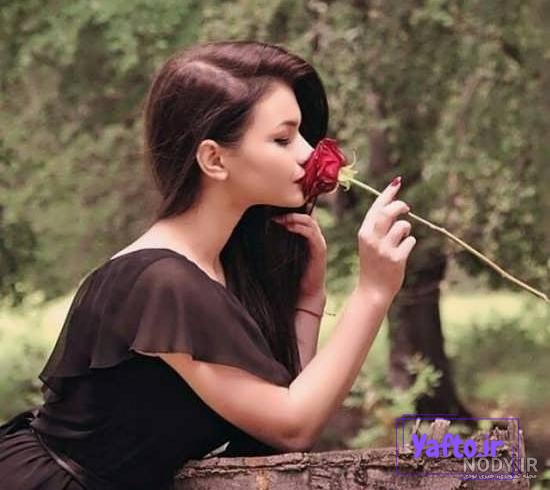 ژست عکس با گل 1403 | ایده عکاسی با دسته گل، گلدان و طبیعت مخصوص ژست عکس با گل 1403 | ایده عکاسی با دسته گل، گلدان و طبیعت مخصوص